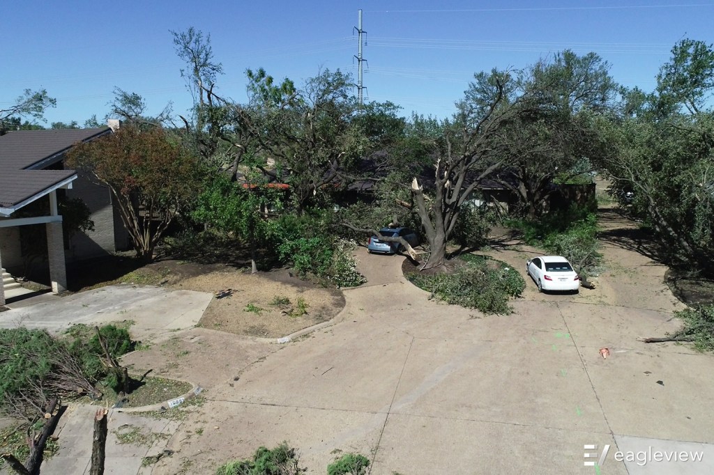 dallas tornado wreckage